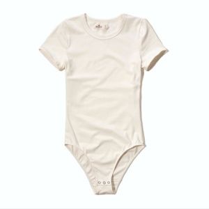 NWOT Hollister Cream Short Sleeve Bodysuit